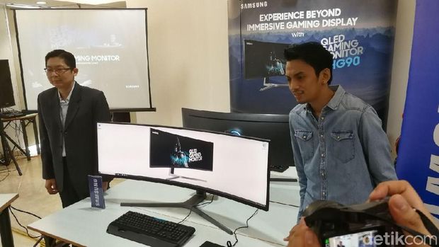 Peluncuran Monitor QLED CHG90.