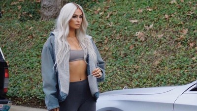 Saat Paris Hilton Tiru Gaya Kim Kardashian yang Pernah Jadi Asistennya
