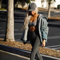 Kalau ini Kim Kardashian versi Kristen Noel Crawley, beauty blogger dan founder brand kecantikan KNC Beauty. Foto: Instagram