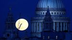 Foto: Super Blue Blood Moon di Langit London dan Madrid