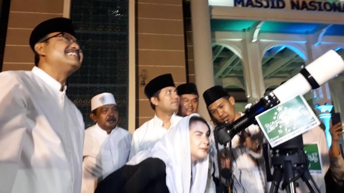 Super Blue Blood Moon Pertemukan Cagub Gus Ipul dan Cawagub Emil