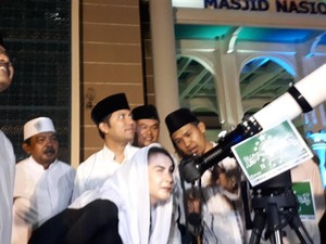 Super Blue Blood Moon Pertemukan Cagub Gus Ipul dan Cawagub Emil