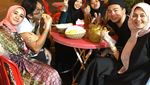 Bukan Hanya Nagita Slavina, Rio Dewanto Juga Doyan Makan Durian