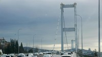 Jembatan ini menghubungkan Ortakoy di sisi Eropa Istanbul, dengan Beylerbeyi di Anatolia, sisi Asia Istanbul (Kurnia/detikTravel)