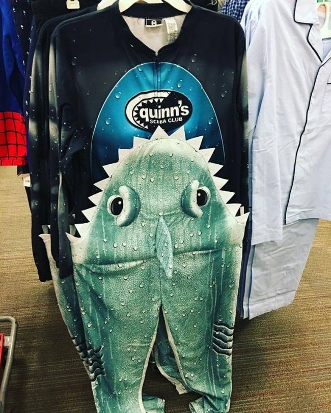 Jika dilihat dari bentuknya, baju unik ini didesain khusus untuk pria. Foto: Instagram