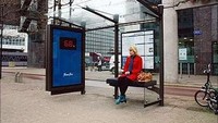 Nah kalau halte bus ini ada di Rotterdam Belanda. Disini para penumpang sambil menunggu bus bisa sambil nimbang berat badan. Angkanya terpampang jelas di dinding halte, jadi mau nunggu bus sambil iseng nimbang berat badan? Istimewa/Rediff.