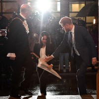 Ini adalah acara penghargaan pertama yang dihadiri Meghan Markle setelah resmi bertunangan dengan Pangeran Harry. (Foto: Getty Images)