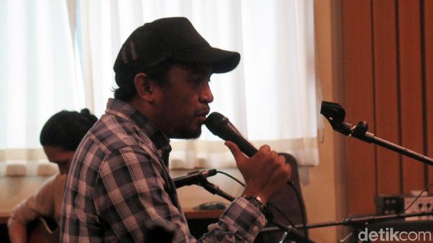 Mengintip latihan konser Fariz RM. 