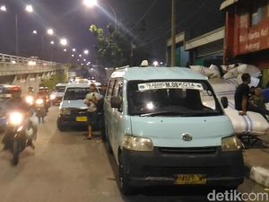 Sepakat dengan Solusi Sandi, Sopir Angkot Tanah Abang Bersyukur