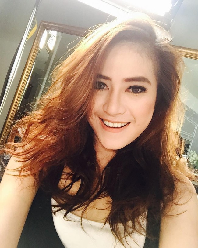 Bagi para penggemarnya Nadie merupakan pemain futsal wanita paling cantik dan seksi. Foto: Instagram