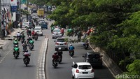 Rencananya, uji coba ganjil-genap dilaksanakan selama 6 jam pada akhir pekan (weekend) saja, yakni Sabtu (4/12) dan Minggu (5/12). Pelaksanaan ganjil-genap dimulai pada pukul 12.00-18.00 WIB. Grandyos Zafna/detikcom.