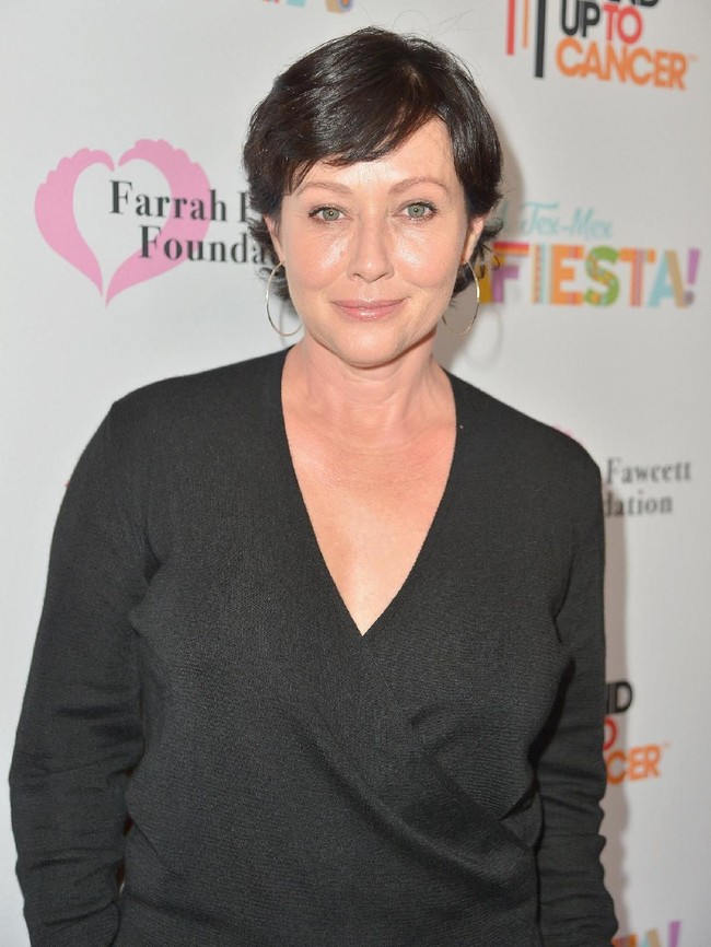 Penampilan Shannen Doherty berubah drastis setelah menjalani pengobatan kanker payudara yang dideritanya. Foto: Getty Images