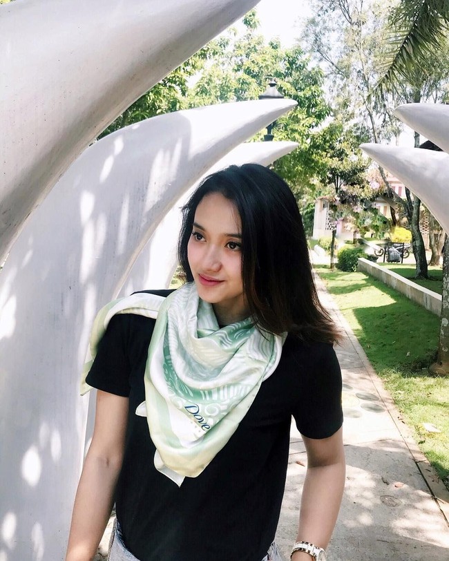 Mojang Bandung ini juga kerap kali menjadi model iklan untuk tawaran endorse beberapa produk. Foto: Instagram