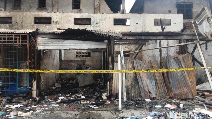 Rumah yang Terbakar di Jakbar Tewaskan Satu Keluarga Digaris Polisi