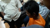 Saha ngaran ente (siapa nama kamu), ucap Sekretaris Majelis Penasehat PP Persis itu kepada Asep. Didinya mah pura-pura pedah loba jelema. Tadi gening jelas ngobrol (kamu pura-pura karena banyak orang. Tadi jelas ngobrol), kata Dadan menimpali.