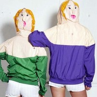 Jaket dengan hoodie berbentuk wajah manusia ini bisa mengecoh orang yang melihatnya. Foto: Istimewa