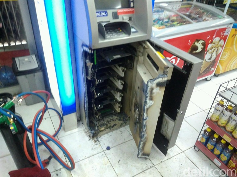 Berbekal CCTV, Polisi Memburu Pembobol ATM di Garut Berbekal CCTV, Polisi Memburu Pembobol ATM di Garut