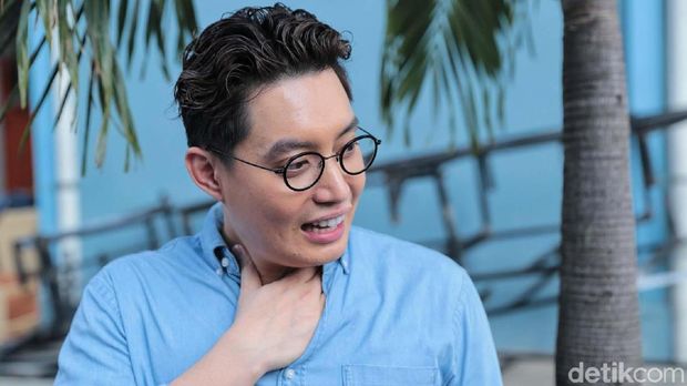 Edric Tjandra klarifikasi isu lama Ayu Ting Ting nggak punya geng yang muncul karena persahabatannya dengan Luna Maya.