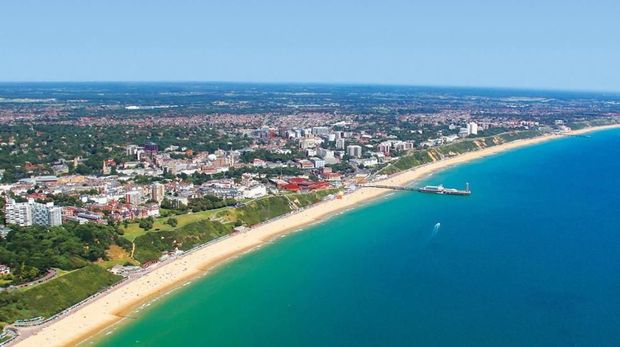Bentangan pantai cantik di Bournemouth 