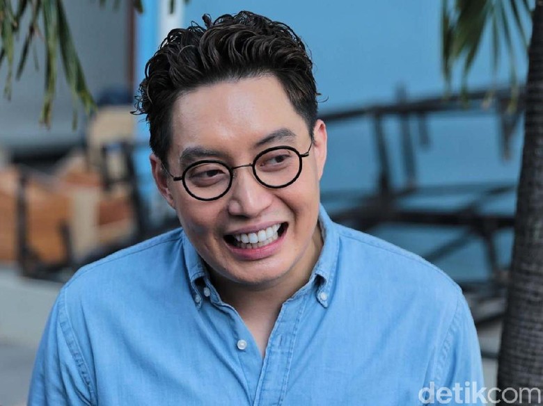 Edric Tjandra Disangka Gay karena Tak Pernah Bawa Pacar Edric Tjandra Disangka Gay karena Tak Pernah Bawa Pacar