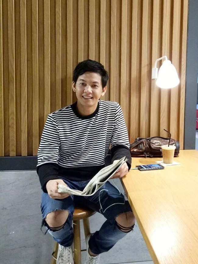 Gak kalah dari yang lain, senyum manis Andi Arsyil juga mampu menghipnotis siapa saja yang melihatnya. Kamu terhipnotis juga nggak nih? Foto: Instagram @andiarsyil