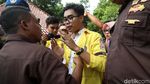 Foto: Aksi Mahasiswa UI Sambut Kedatangan Jokowi