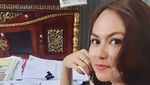 Ini Lho 8 Pose Cantik Victorine Lengkong si Kate Middleton Indonesia dengan Makanan!