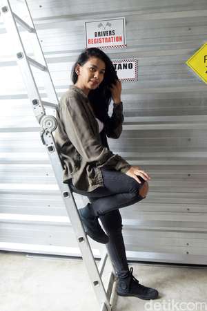 Selain untuk Popularitas, Nova Eliza Cerai karena 