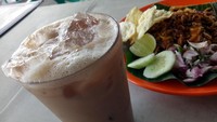 Di Waroeng Aceh Kemang Anda tidak hanya bisa menikmati mie Aceh. Pilihan Kopi Saring, Kopi Susu dan Kopi Sanger juga tersedia. Bisa dibuat panas atau dingin. Foto: DokDetikcom