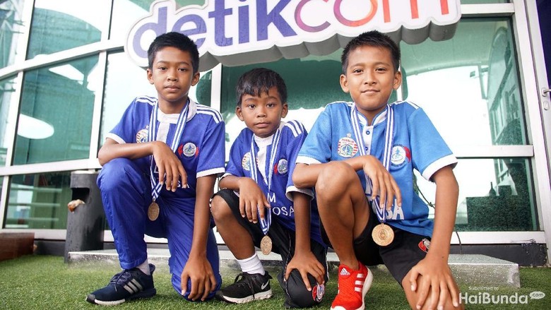 Impian Anak-anak Nelayan untuk Jadi Pemain Timnas Sepakbola/ Foto: Rachman Haryanto Impian Anak-anak Nelayan untuk Jadi Pemain Timnas Sepakbola/ Foto: Rachman Haryanto
