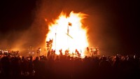 Namun sekarang, pembakaran kapal di Up Helly Aa Festival menjadi salah satu atraksi yang diburu turis saat ke Skotlandia, khususnya ke Shetland. (Thinkstock)