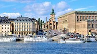 Di Stockholm, Swedia, terdapat pelabuhan dengan bangunan berupa gereja, toko-toko dan museum dengan gaya klasik. Istimewa/Take That Vacation.