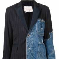 Bingung menentukan ingin pakai baju formal dengan blazer atau casual dengan denim? Bagaimana jika keduanya digabungkan, seperti blazer dengan sentuhan denim berikut. Foto: Pinterest