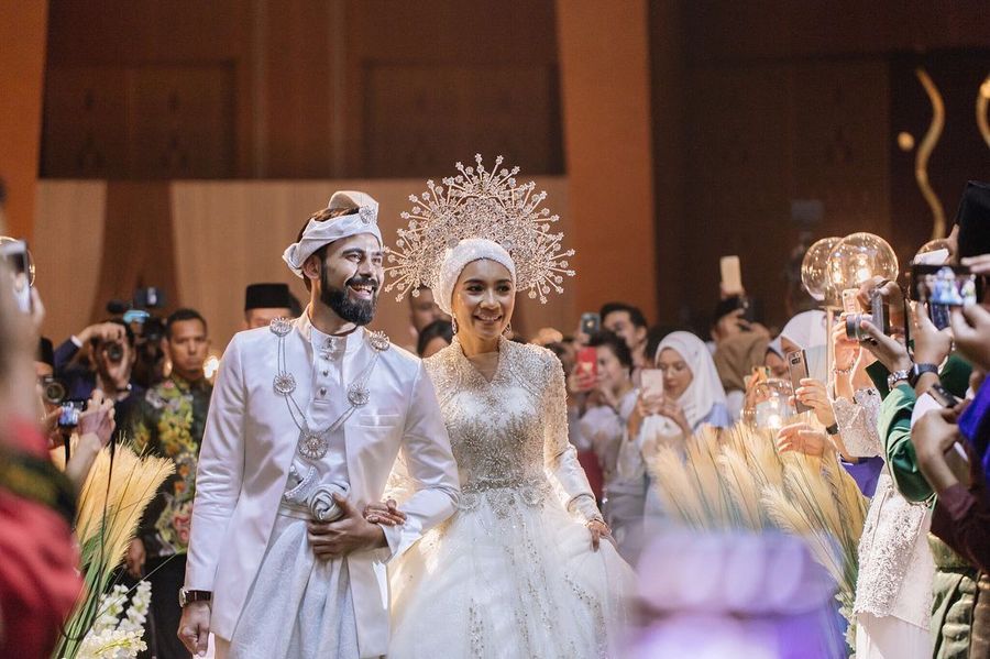 Foto Resepsi Pernikahan Megah Penyanyi Malaysia Yuna Dengan Adik Ipar Bcl Foto 3