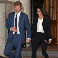 Lantas untuk momen istimewa tersebut, Meghan Markle mengganti gaya femininnya dengan tampilan yang lebih maskulin. (Foto: Getty Images)