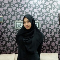 Tampil dengan hijab, Pungky juga terlihat cantik. Foto: Instagram