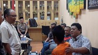 Asep menganiaya ustaz Prawoto yang tak lain tetangganya di dekat rumahnya di Blok Sawah, Kelurahan Cigondewah Kidul, Kecamatan Bandung Kulon, Kota Bandung pada Kamis (1/2) pukul 07.00 WIB. Sempat dilarikan ke rumah sakit, Prawoto mengembuskan nafas terakhir pukul 17.00 WIB.