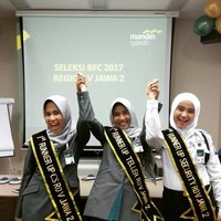 Hijabers ini juga pernah menjadi juara dua kompetisi frontliner di tempatnya bekerja. Sebagai tim security, ia mengaku selalu mengedepankan pelayanan dan keamanan. Foto: Instagram