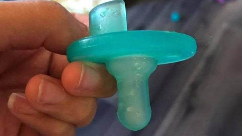 Ide DIY Teether Ibu Ini Jadi Viral, Gimana Menurut Bunda?/ Foto: Emelia Jackson Ide DIY Teether Ibu Ini Jadi Viral, Gimana Menurut Bunda?/ Foto: Emelia Jackson