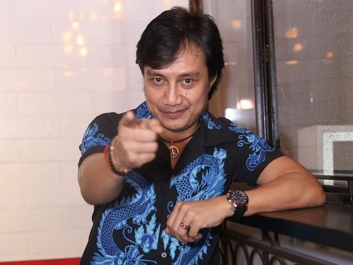 Musisi Pria yang Wajahnya Tak Berubah Katon Bagaskara
