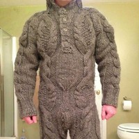 Baju ini pasti dibuat dengan sepenuh hati oleh mereka yang suka merajut. Foto: Instagram.