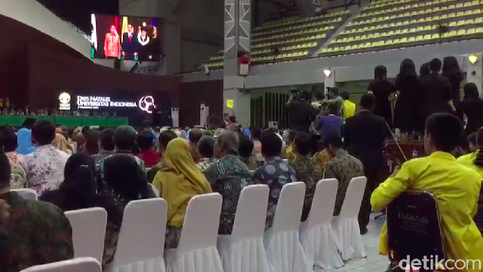 Acungkan Kartu Kuning ke Jokowi, Mahasiswa UI Dihalau Paspampres