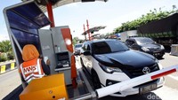 Sementara untuk kenyamanan bertransaksi, ASTRA Infra Toll juga melakukan penambahan lajur transaksi pada on ramp gardu satelit Cikupa juga penambahan simpang susun ramp Cikupa. 