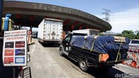 Penerangan Jalan Umum (PJU) sebanyak 1.666 titik lampu dan PJU pintar (Smartlight Management System) yang terpasang pada PJU simpang susun Bitung. Juga memiliki 4 Tempat Istirahat tersedia di KM 68 dan KM 43 arah Merak dan KM 68 dan KM 45 arah Jakarta.