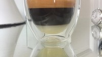 Spanish Cafe Bonbon untuk orang Indonesia yang tinggal di Paris yang dibuat dibuat oleh seorang pecinta kopi Jerman. Menurut kamu gimana? Foto: Instagram @anggun_cipta
