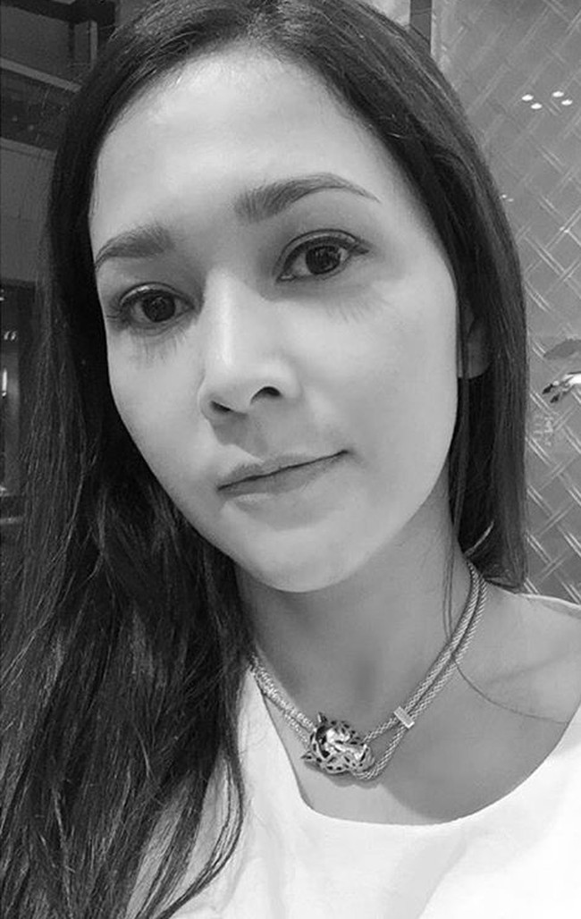 Maya Estianty pamer kalung berhiaskan kepala panther dari brand Cartier. Kalunya tersebut harganya mencapai Rp 400 juta. Foto: Istimewa