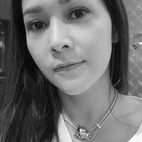 Maya Estianty pamer kalung berhiaskan kepala panther dari brand Cartier. Kalunya tersebut harganya mencapai Rp 400 juta. Foto: Istimewa