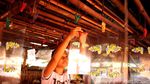 Jelang Imlek, Pabrik Lilin Rumahan Mulai Kebanjiran Order