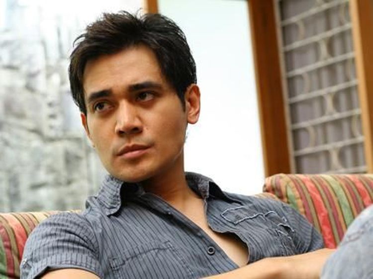 Tyo Nugros dan 5 Artis Cowok Betah Melajang di Usia Matang