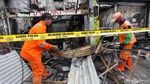 Foto: Rumah yang Terbakar di Jakbar Tewaskan Satu Keluarga Digaris Polisi